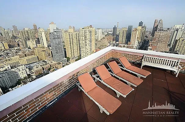 Rented by Manhattan Realty Group | media 14