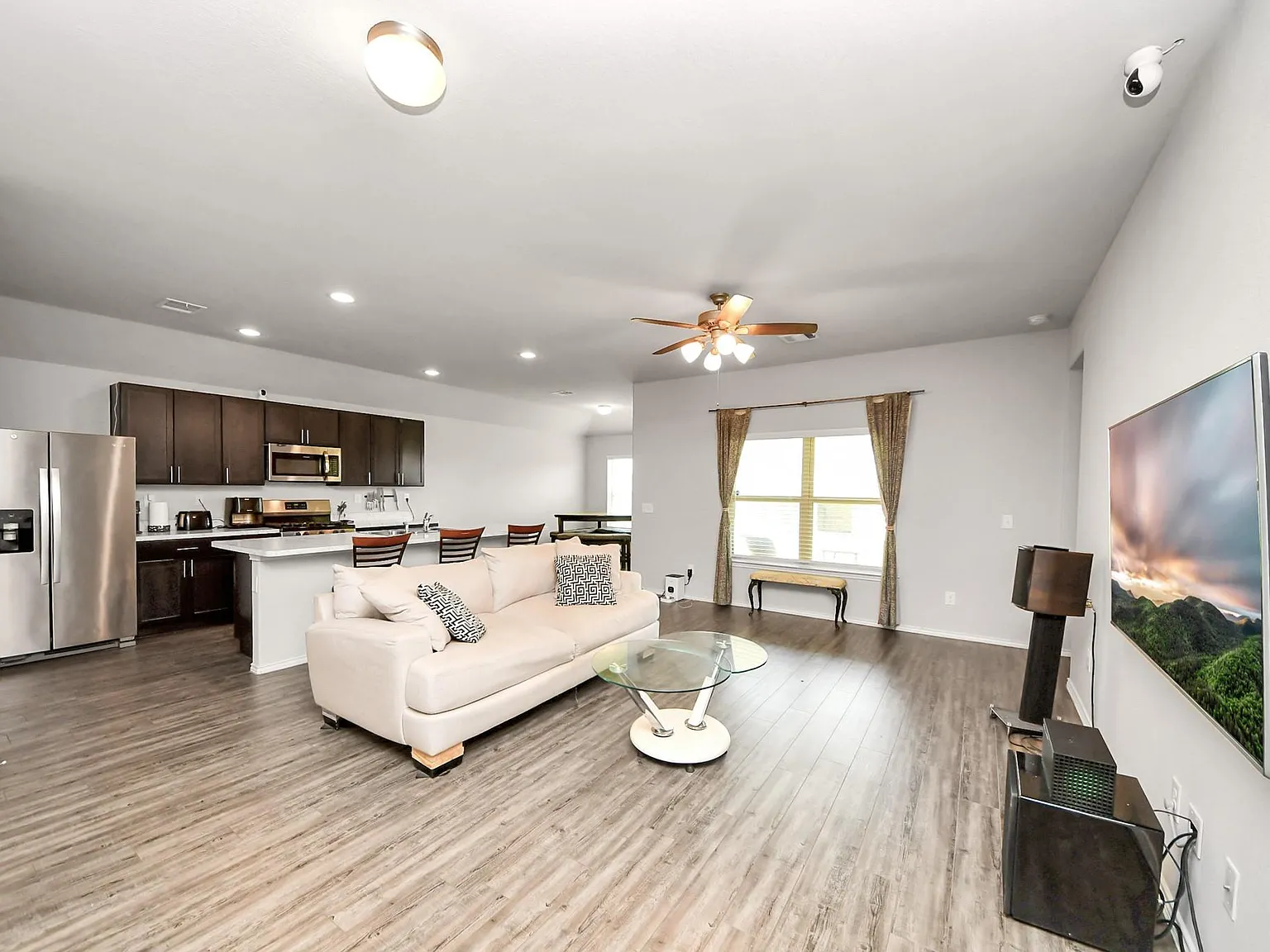 3 bed, 2.0 bath, 1699 sqft, $2,150 — Photo 4