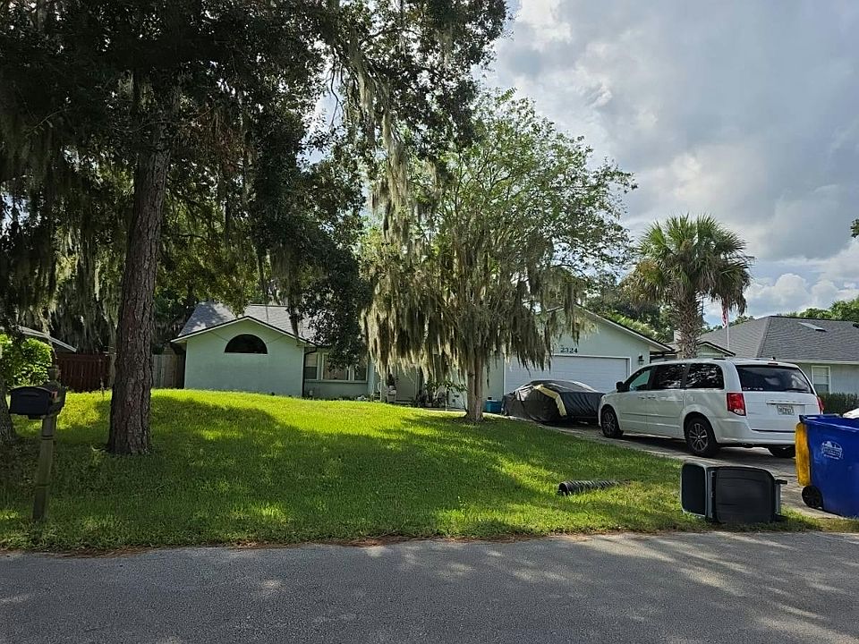 1st image of 2324 Queen Palm Dr