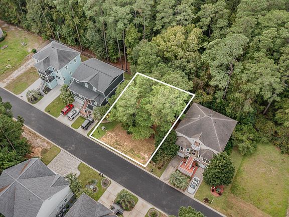 2nd image of 124 Harbor Oaks Dr.