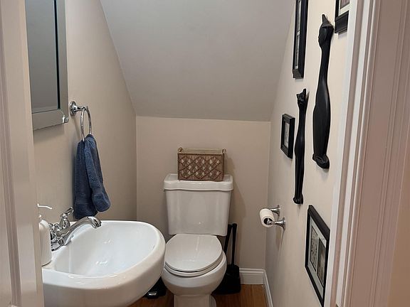 4th image of 11 Winthrop Ct