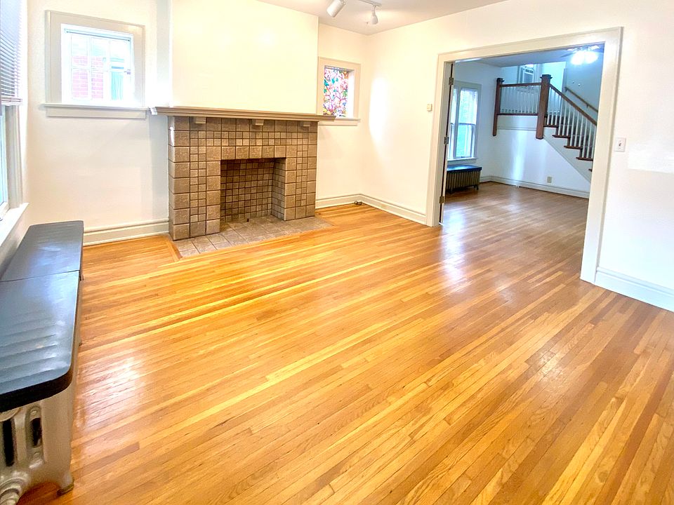 Living Room with decorative fire place and mantle