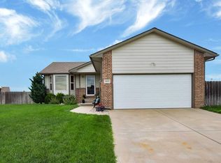 1613 N Cleary Ln, Goddard, KS 67052