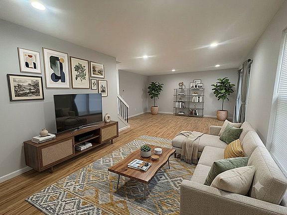 5th image of 1 Dogwood Dr