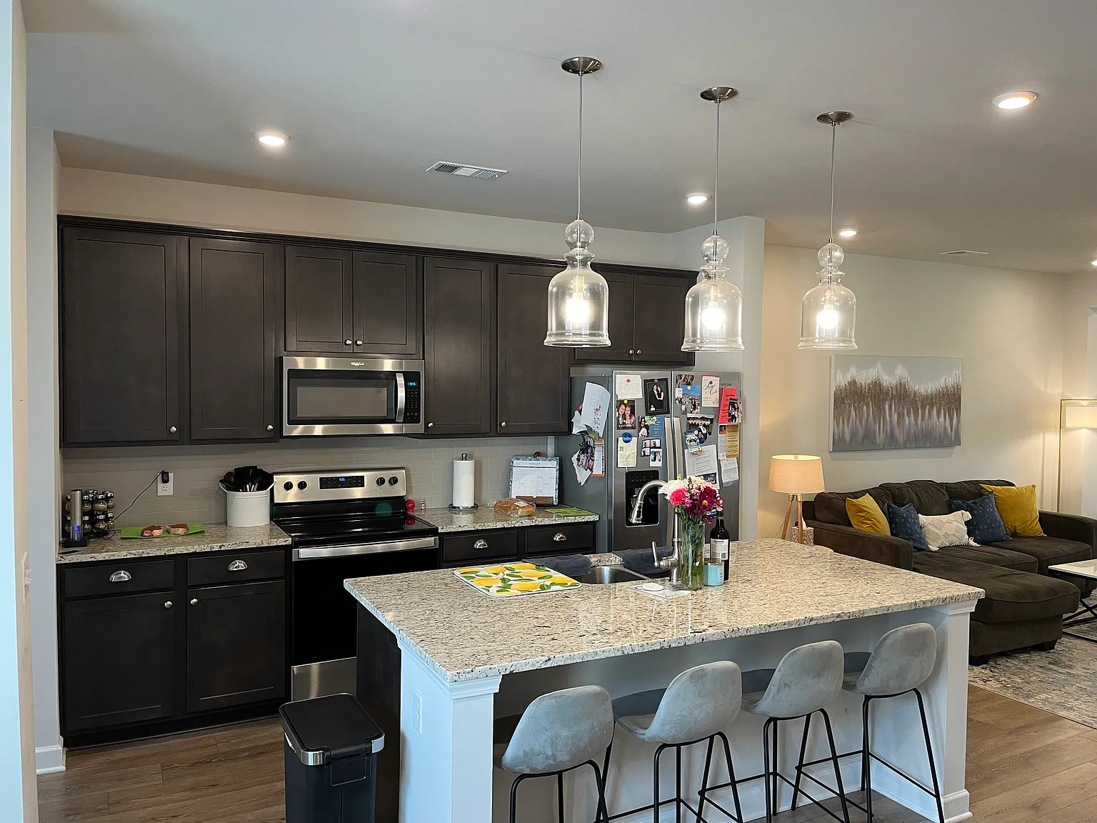 3 bed, 2.5 bath, 1711 sqft, $2,000 — Photo 3
