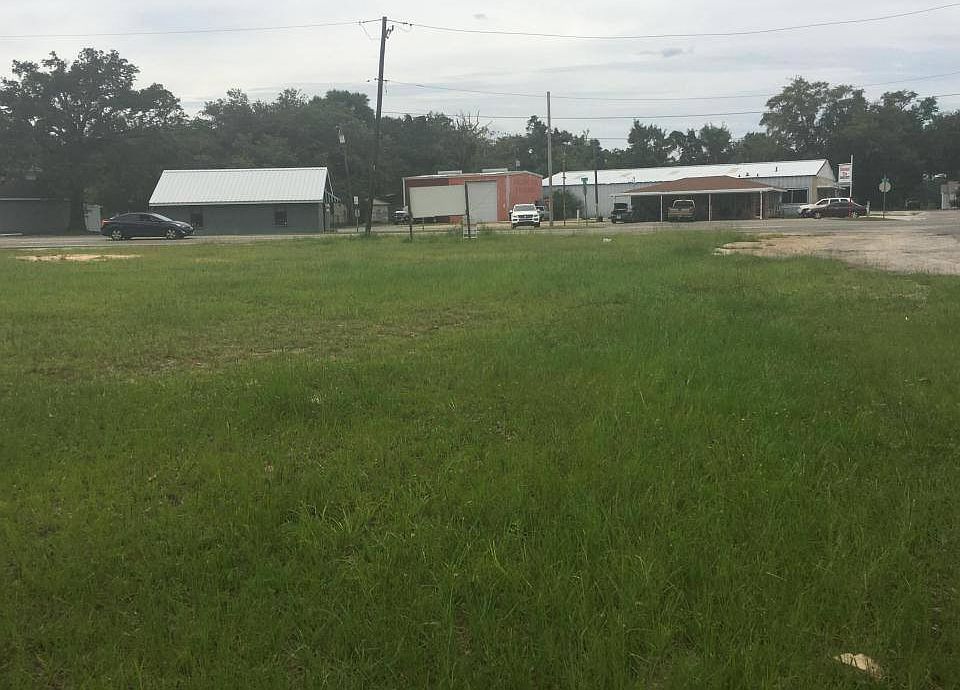 2nd image of 1501 Pass Rd
