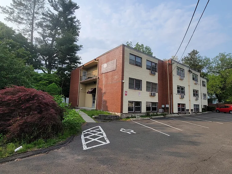 31 Austin St #77B — Photo 6