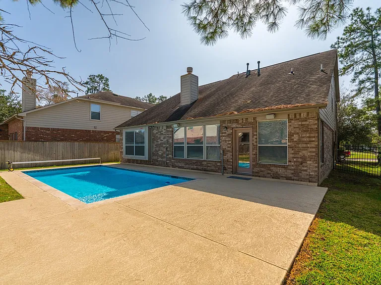 135 S Rocky Point Cir — Photo 1
