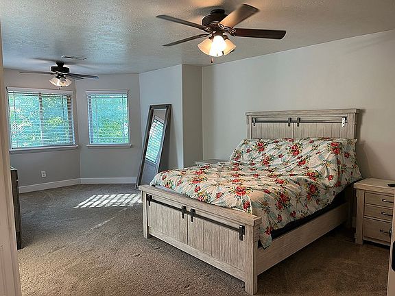 5th image of 2405 Oak Crest Cir