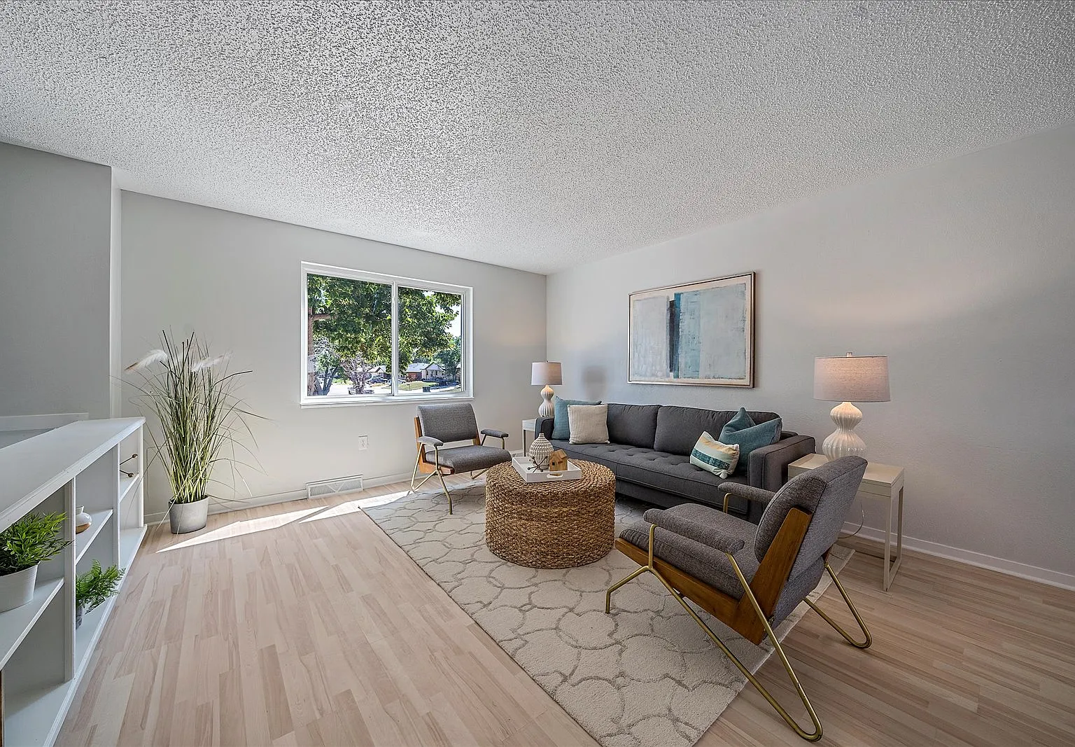 2 bed, 1600 sqft, $1,650 — Photo 2