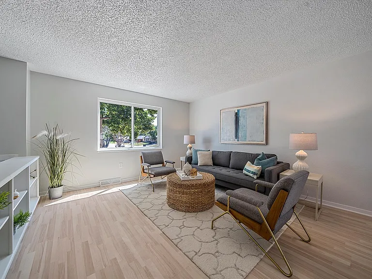 9568 W 56th Pl — Photo 2