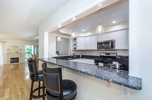 2nd image of 6 Mayberry Dr #G