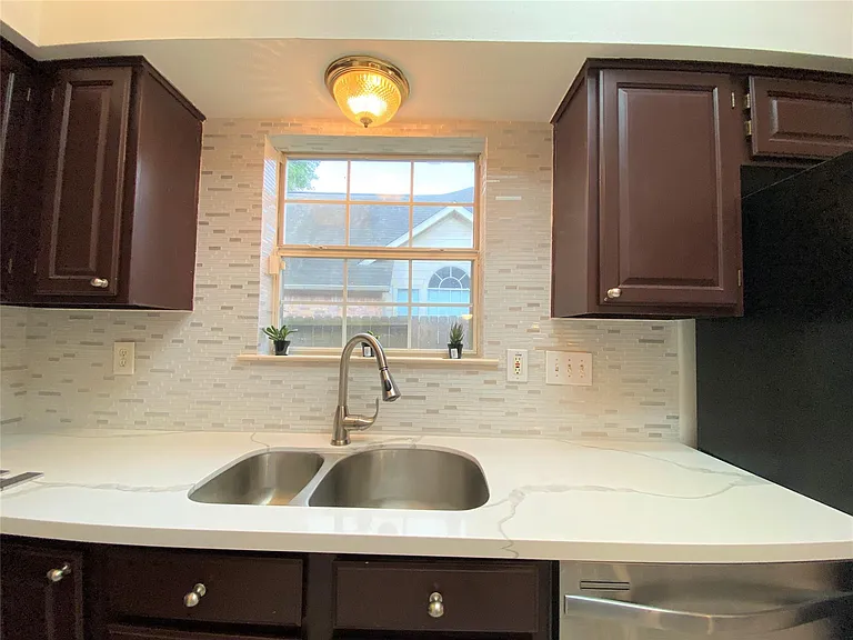 6918 Springcrest Ct — Photo 8