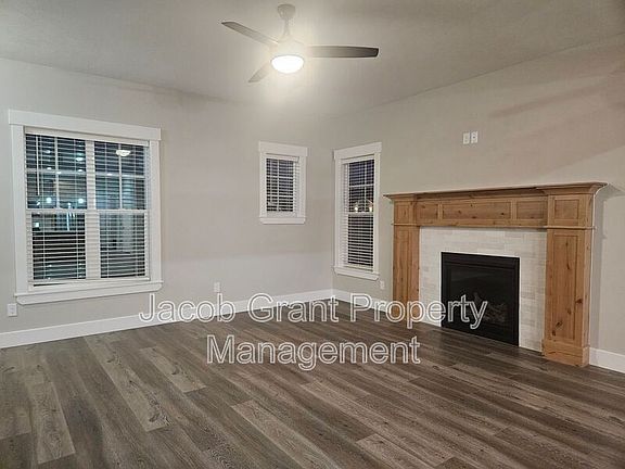 2nd image of 1930 Autumn Ln