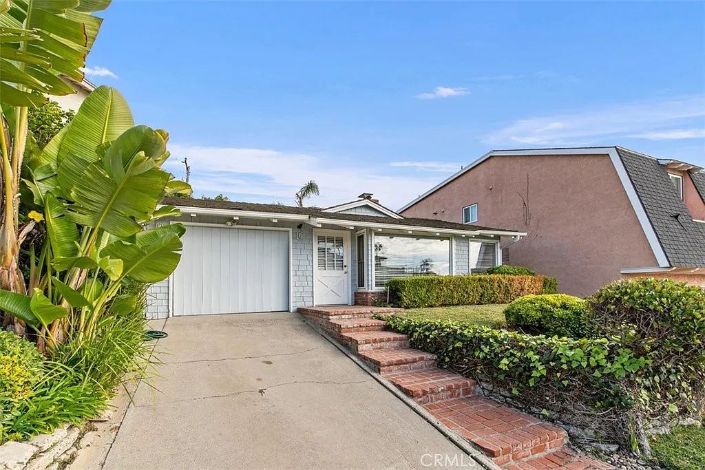 2 bed, 1.5 bath, 900 sqft, $4,500 — Photo 2