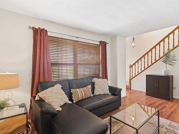 4th image of 3164 Carrsville Ct