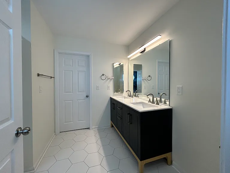 4015 Lake Charles Way — Photo 20