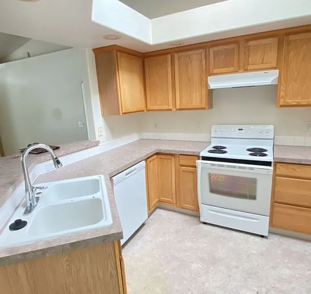 16702 Sadie Ave — Photo 4