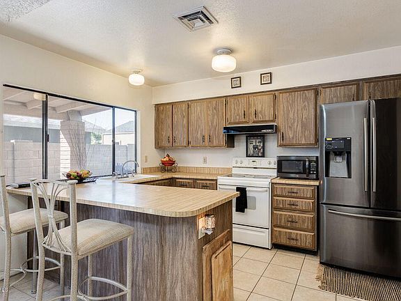 4th image of 3630 N 84th Dr