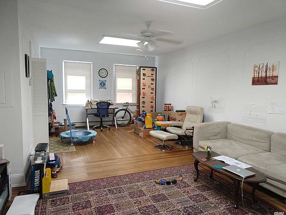 2nd image of 4 Nassau Blvd