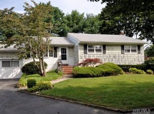619 W Montauk Hwy, Bay Shore, NY 11706