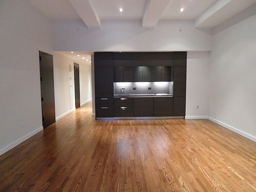 2nd image of 18-20 Pine St #711
