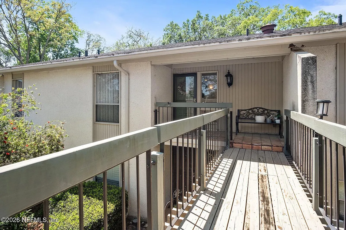 Building Photo - 8012 Hollyridge Rd #17U