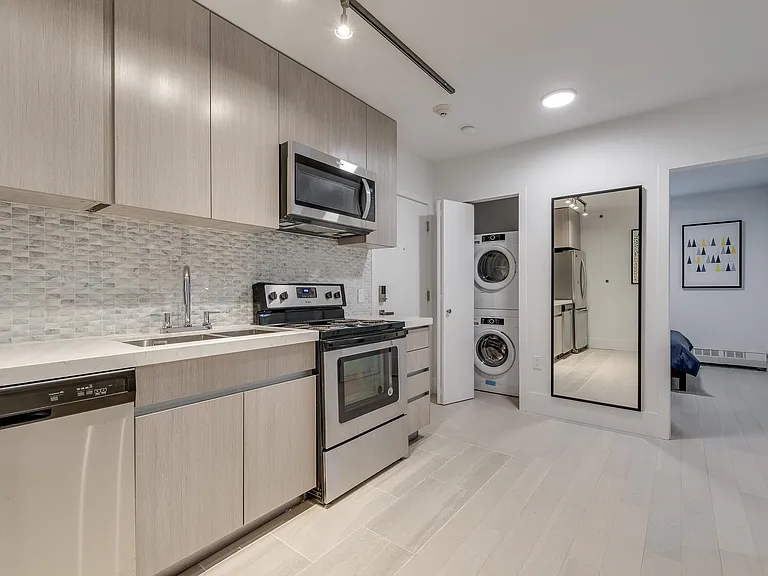 1425 Haro St #104 — Photo 12