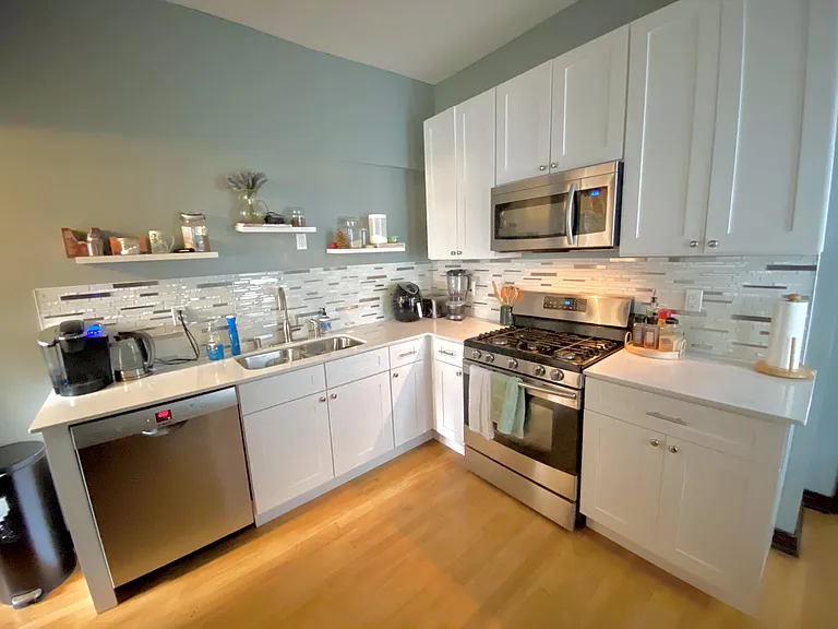 2823 S Logan Ave — Photo 2