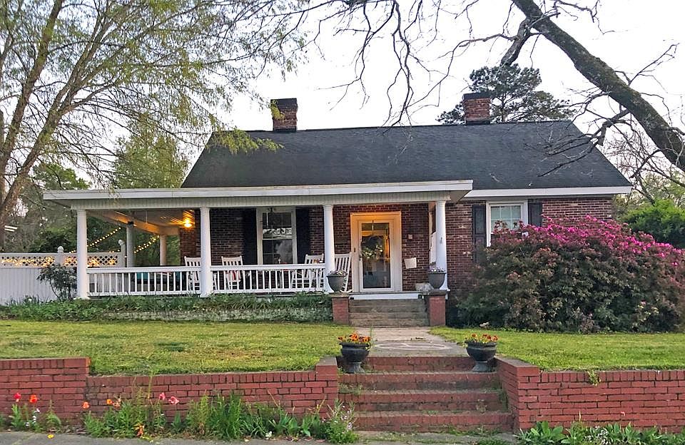 1st image of 325 Cambridge Ave W