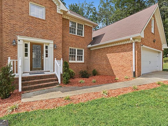3rd image of 835 Lockriver Way
