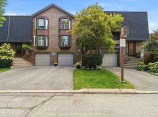 11 Gypsy Roseway, Toronto, ON M2N5Y8
