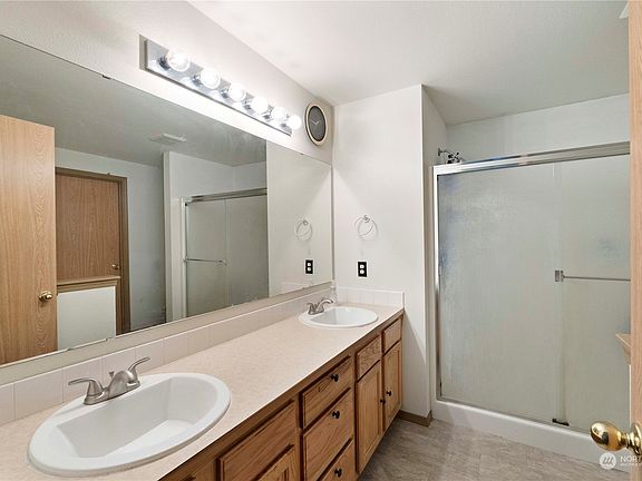 5th image of 930 Chatham Drive SE