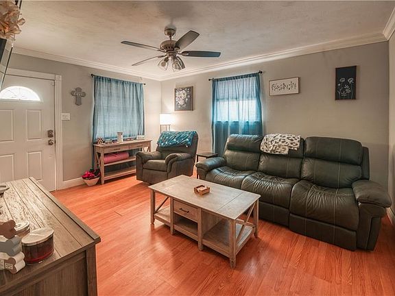 5th image of 553 Diplomat St