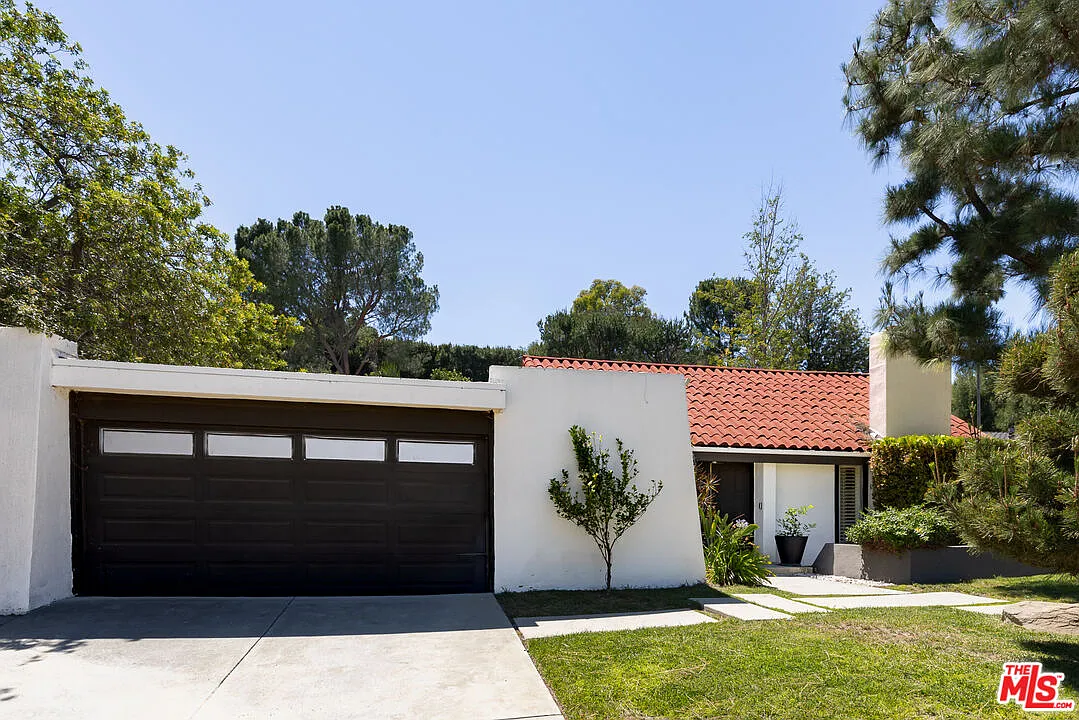 5 bed, 4.0 bath, 2463 sqft, $6,500 — Photo 1