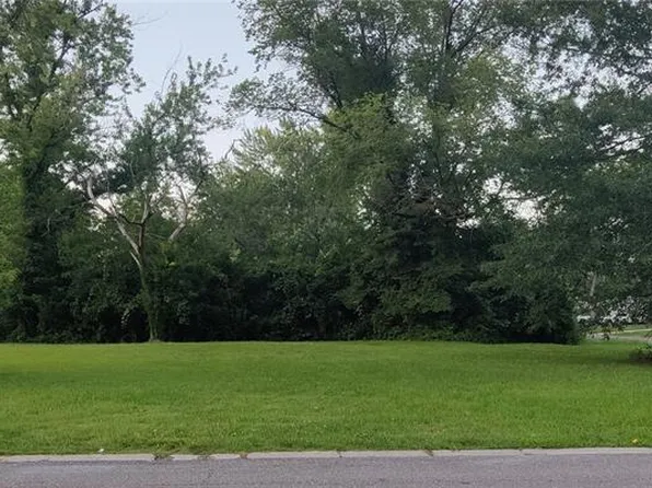 1431 Columbus Dr, Saint Louis, MO 63138