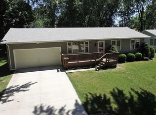 2923 Valley High Dr, Cedar Falls, IA 50613