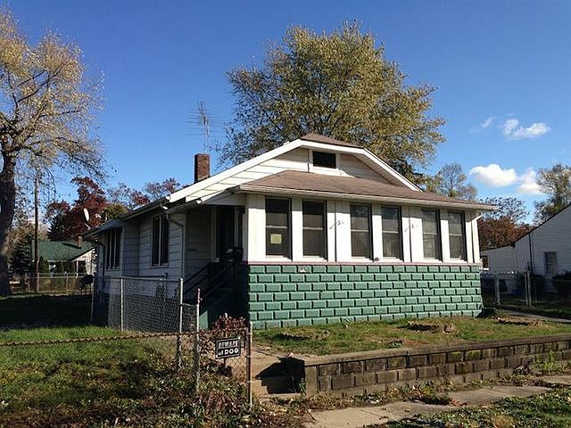 1st image of 2455 Spencer St
