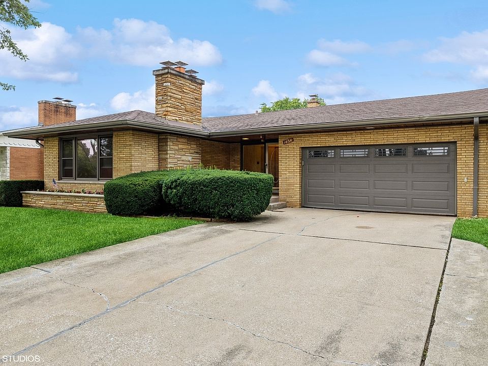 1st image of 1434 Deerpath Ln