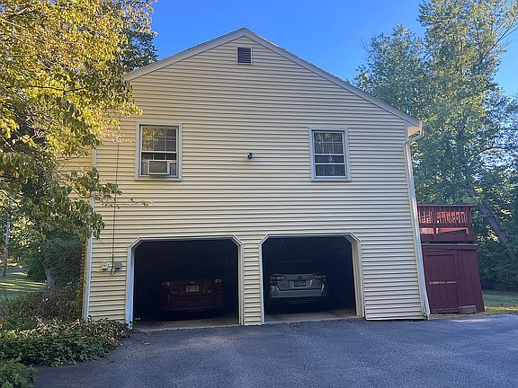 2nd image of 2151 Greenwood St