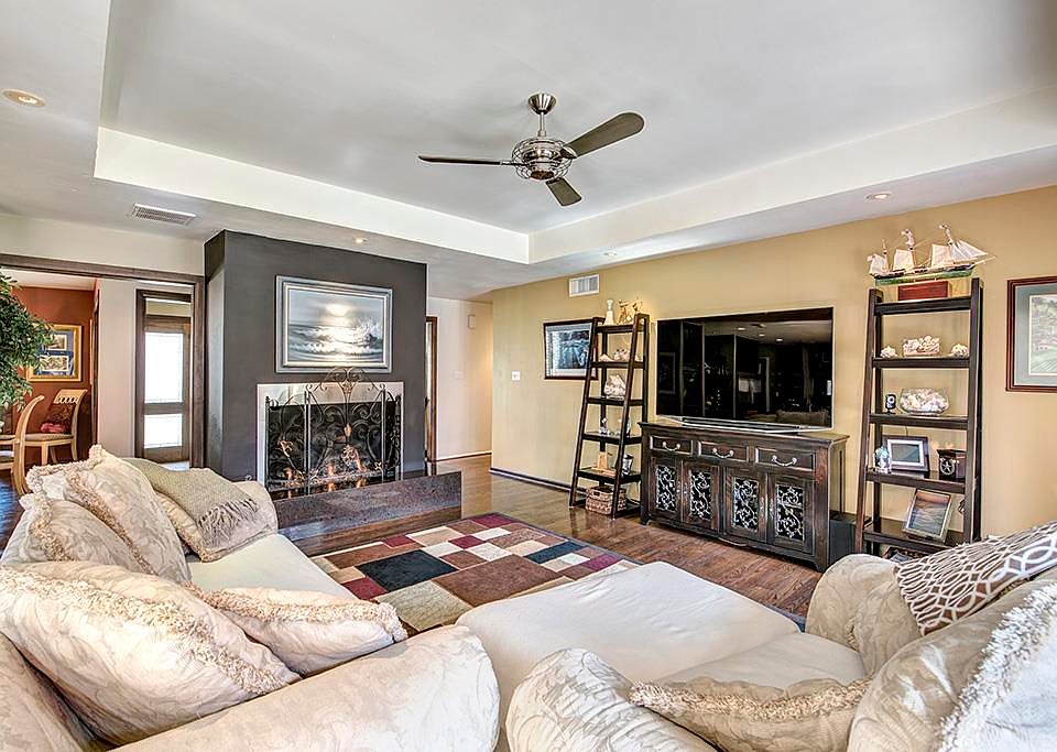 1st image of 10039 Cedar Creek Dr