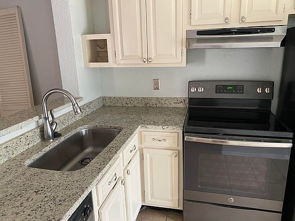 3rd image of 1304 E Bayou Pkwy APT 3A