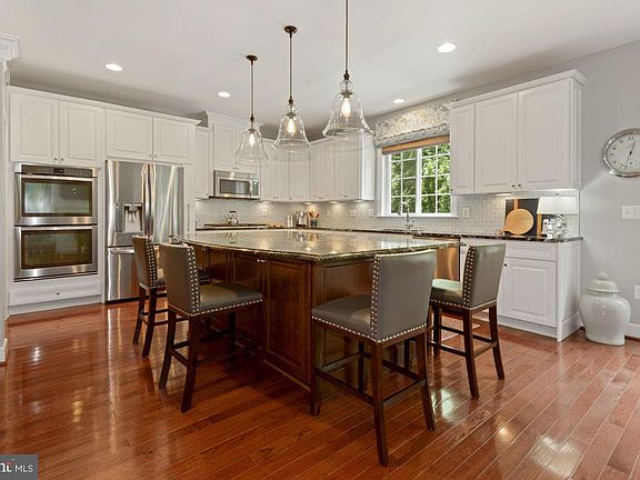 5th image of 10282 Greenspire Dr
