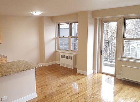 3rd image of 1655 Undercliff Ave APT Lb