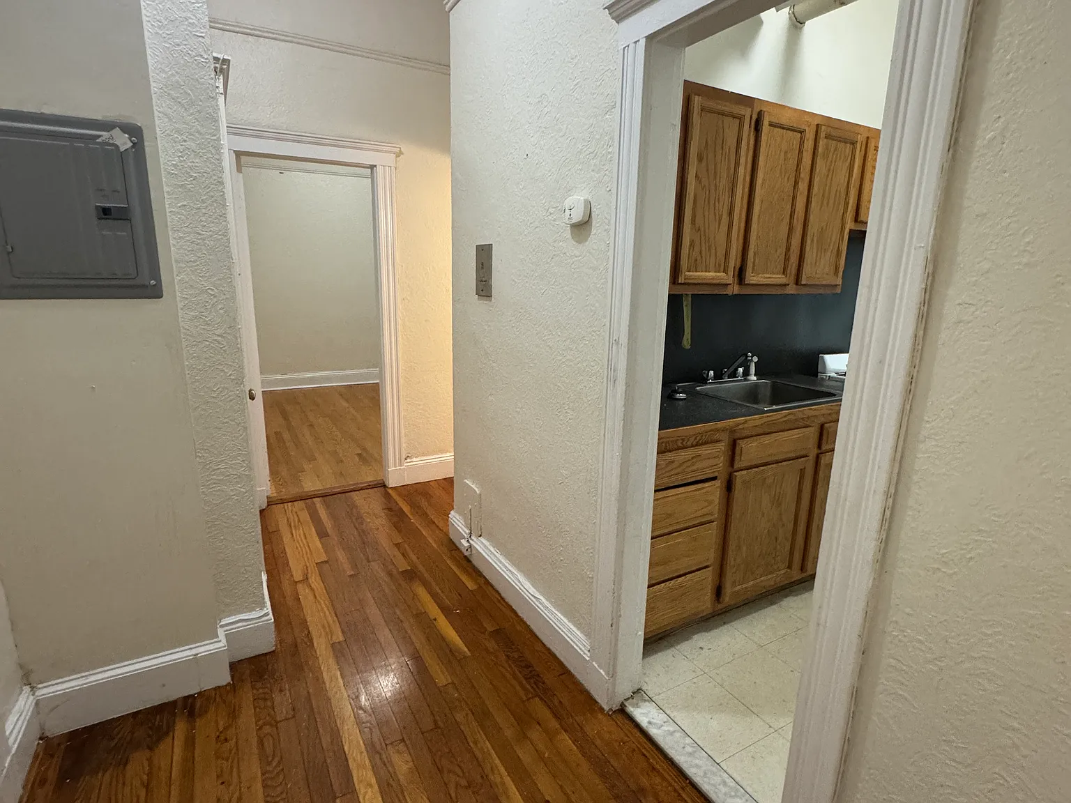 2 bed, 9999 sqft, $2,195 — Photo 3