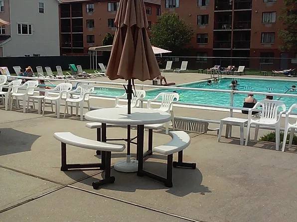 171 Wellington Ct APT 3A, Staten Island, NY 10314