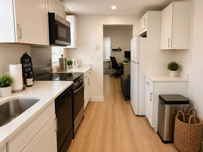568 Main St #3 — Photo 8