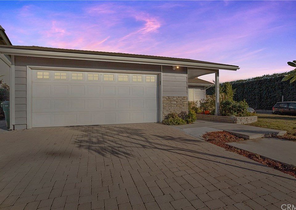 1st image of 3520 Clover Cir