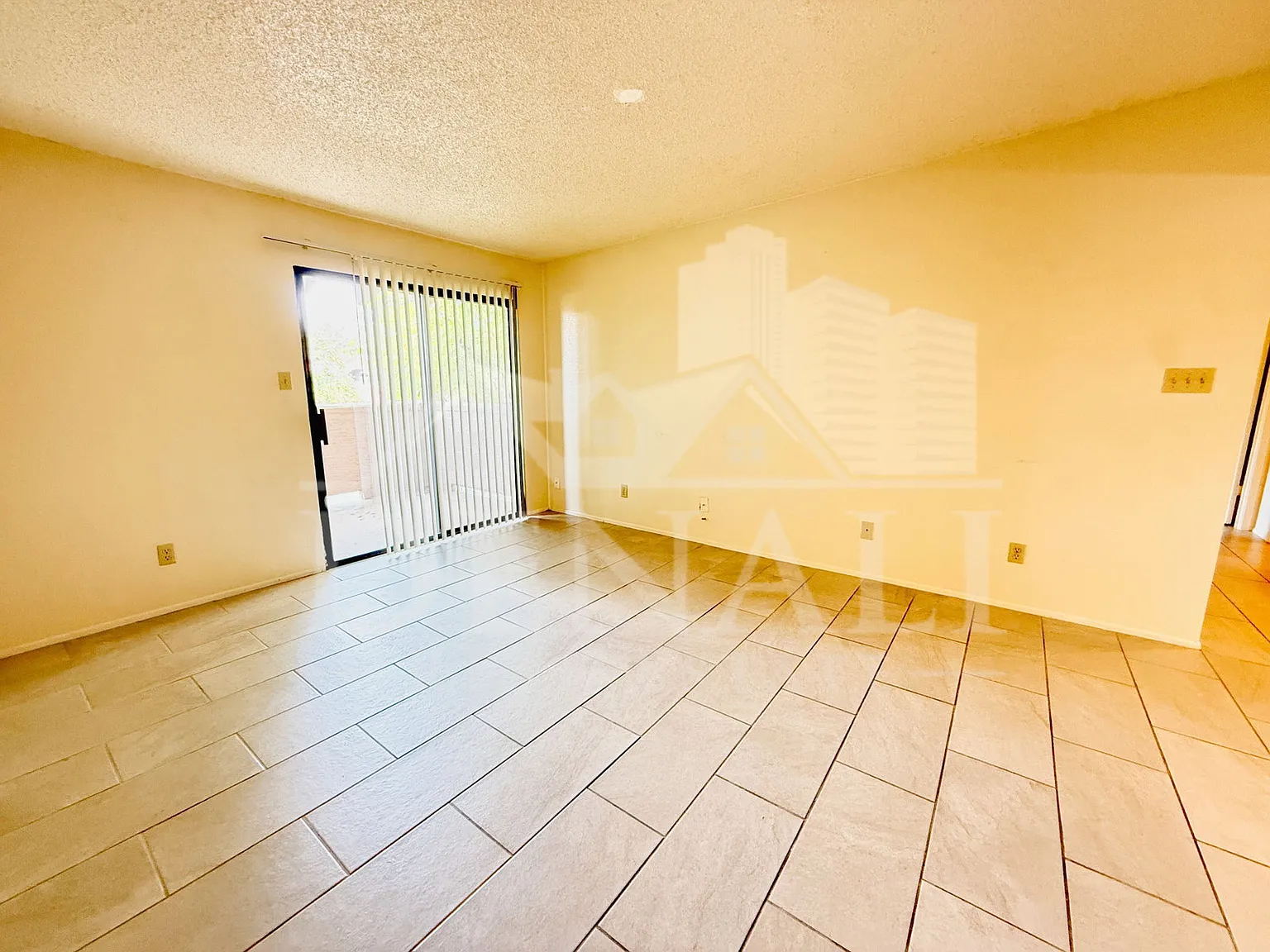 2 bed, 1.5 bath, 827 sqft, $1,395 — Photo 3