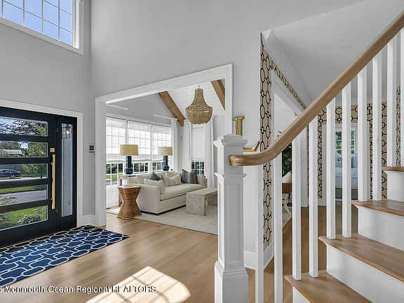 4th image of 1002 W Chicago Boulevard